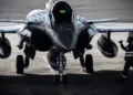 Un caza Rafale en Francia se preparó para despegar en un vuelo diario de vigilancia fronteriza de la OTAN sobre Polonia en marzo de 2022. El Rafale puede portar armas nucleares. PHILIPPE LOPEZ/AFP/GETTY IMAGES
