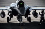 Un caza Rafale en Francia se preparó para despegar en un vuelo diario de vigilancia fronteriza de la OTAN sobre Polonia en marzo de 2022. El Rafale puede portar armas nucleares. PHILIPPE LOPEZ/AFP/GETTY IMAGES