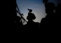 Desmantelación de un depósito de armas antitanque de Hezbolá en Al-Khiyam, Líbano, donde también se localizaron lanzadores, explosivos y armas cortas en instalaciones y escondites. Créditos: Fuerzas de Defensa de Israel.