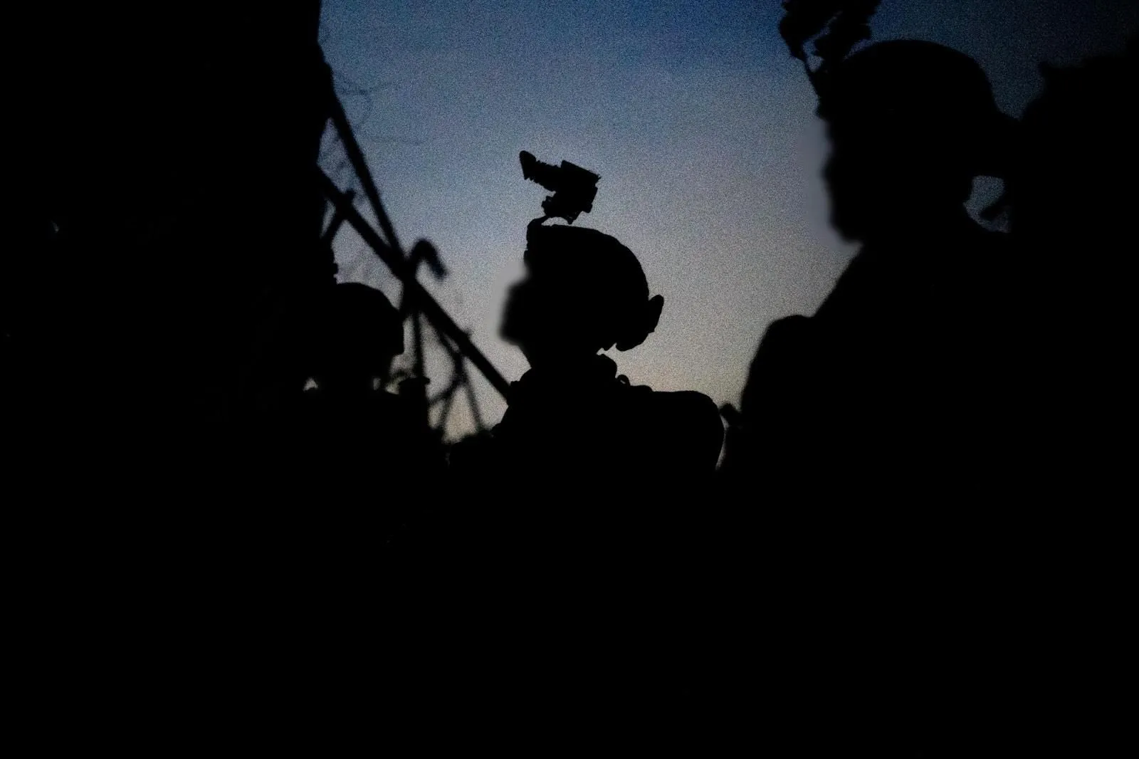 Desmantelación de un depósito de armas antitanque de Hezbolá en Al-Khiyam, Líbano, donde también se localizaron lanzadores, explosivos y armas cortas en instalaciones y escondites. Créditos: Fuerzas de Defensa de Israel.