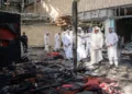 Visita del primer ministro kuwaití, el jeque Ahmed Abdullah Al-Ahmed Al-Sabah, a la terminal T1 del aeropuerto internacional de Kuwait tras un ataque con drones iraníes que causó una muerte y decenas de heridos. Créditos: Agencia KUNA.