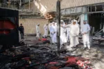 Visita del primer ministro kuwaití, el jeque Ahmed Abdullah Al-Ahmed Al-Sabah, a la terminal T1 del aeropuerto internacional de Kuwait tras un ataque con drones iraníes que causó una muerte y decenas de heridos. Créditos: Agencia KUNA.