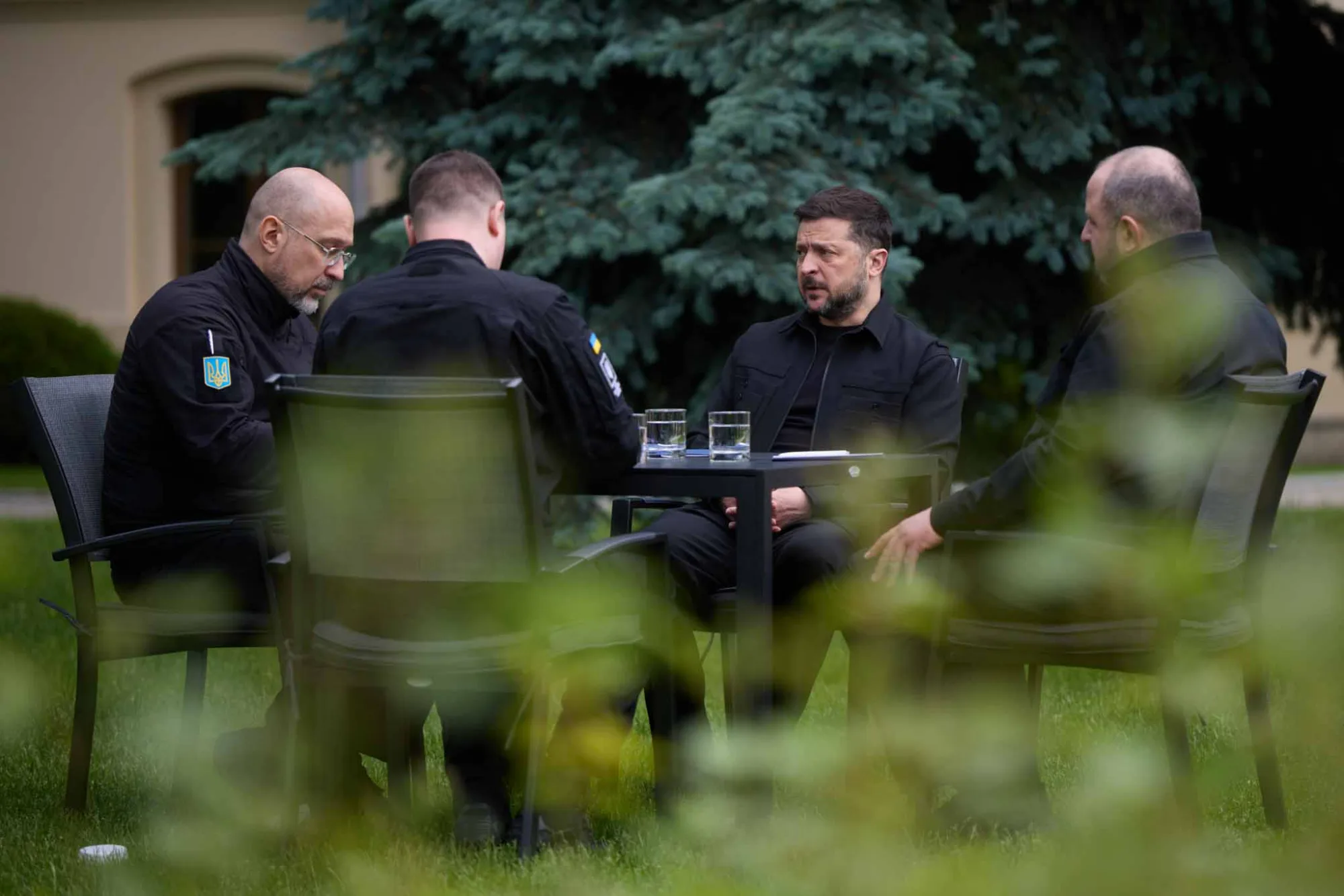 Zelenskyy informó sobre una reunión especial donde priorizaron la diplomacia diaria con EE.UU. y socios europeos, enfocándose en suministros de PPO, capacidades antibalísticas y un Drone Deal con la Unión Europea. Créditos: Volodymyr Zelenskyy. 