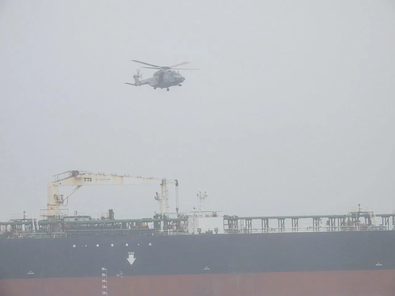 El general Fabien Mandon, jefe del Estado Mayor de los Ejércitos francés, confirmó que la Armada Nacional realizó una inspección de pabellón en alta mar al petrolero Tagor, verificando irregularidades en su bandera como parte de la aplicación de sanciones contra Rusia. Créditos: Chef d'état-major des armées.
