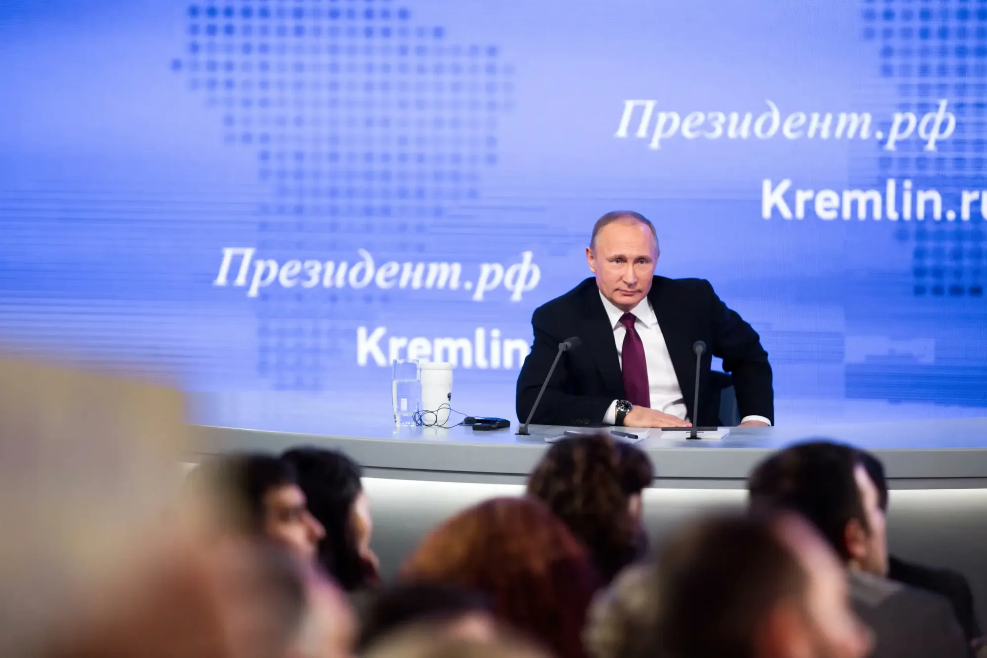 Las declaraciones de Putin en el SPIEF 2026, indican que la guerra en Ucrania finalizaría si Kiev acepta los compromisos alcanzados en la cumbre de Anchorage con Donald Trump. Créditos: ANTIMAFIADuemila.