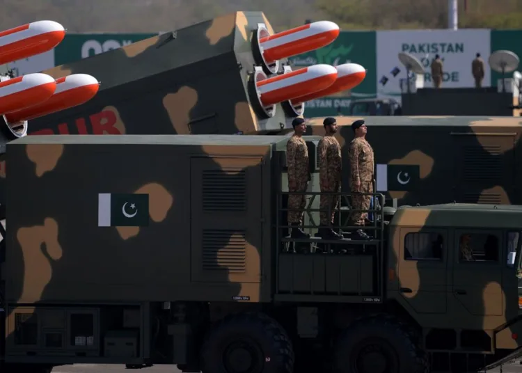 Pakistán emitió un NOTAM para el 9 y 10 de junio de 2026, restringiendo un área de unos 850 km, indicio típico de una prueba de misil. Créditos: Defence Index.