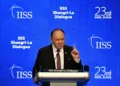Filipinas considera las sanciones chinas contra su ministro de Defensa, Gilberto Teodoro Jr., como un intento de silenciar críticas a las actividades de Pekín en el disputado Mar del Sur de China. Créditos: Arab News.