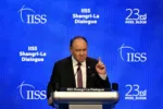 Filipinas considera las sanciones chinas contra su ministro de Defensa, Gilberto Teodoro Jr., como un intento de silenciar críticas a las actividades de Pekín en el disputado Mar del Sur de China. Créditos: Arab News.