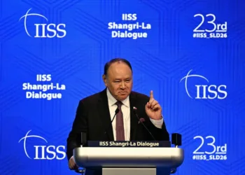 Filipinas considera las sanciones chinas contra su ministro de Defensa, Gilberto Teodoro Jr., como un intento de silenciar críticas a las actividades de Pekín en el disputado Mar del Sur de China. Créditos: Arab News.