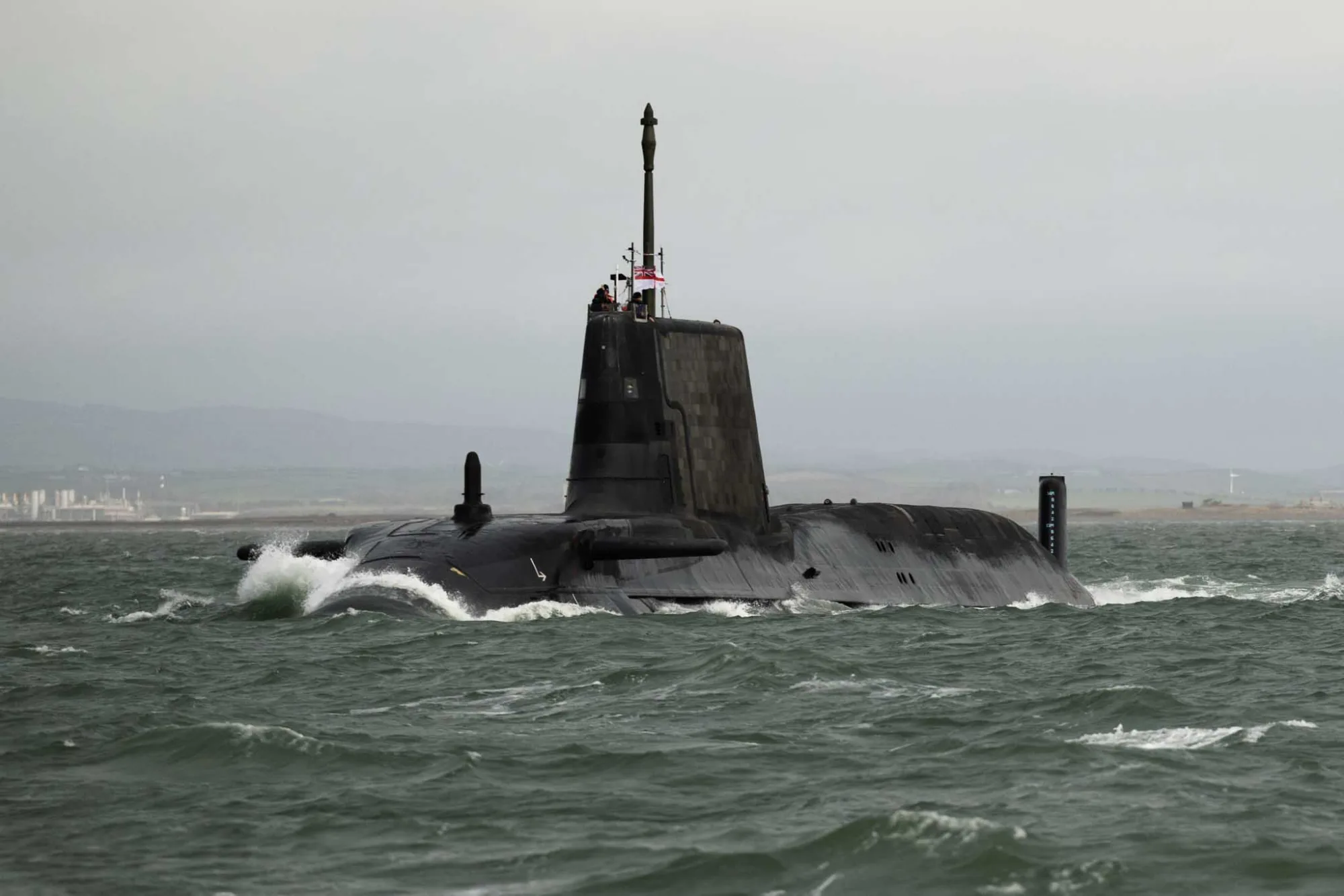 Primer zarpe del HMS Anson (S123), el 20 de febrero de 2023, submarino nuclear de ataque de clase Astute, saliendo de Barrow-in-Furness para sus pruebas iniciales en el mar. Créditos: Armada Real del Reino Unido.