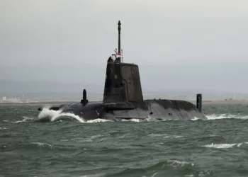 Primer zarpe del HMS Anson (S123), el 20 de febrero de 2023, submarino nuclear de ataque de clase Astute, saliendo de Barrow-in-Furness para sus pruebas iniciales en el mar. Créditos: Armada Real del Reino Unido.