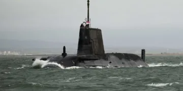Primer zarpe del HMS Anson (S123), el 20 de febrero de 2023, submarino nuclear de ataque de clase Astute, saliendo de Barrow-in-Furness para sus pruebas iniciales en el mar. Créditos: Armada Real del Reino Unido.