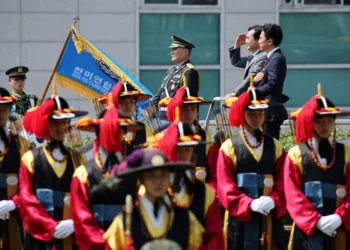 Ministros de defensa de Japón y Corea