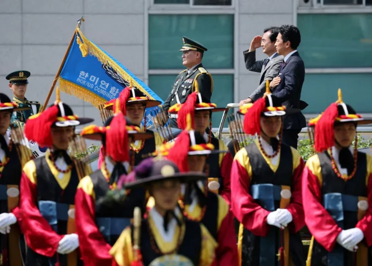 Ministros de defensa de Japón y Corea