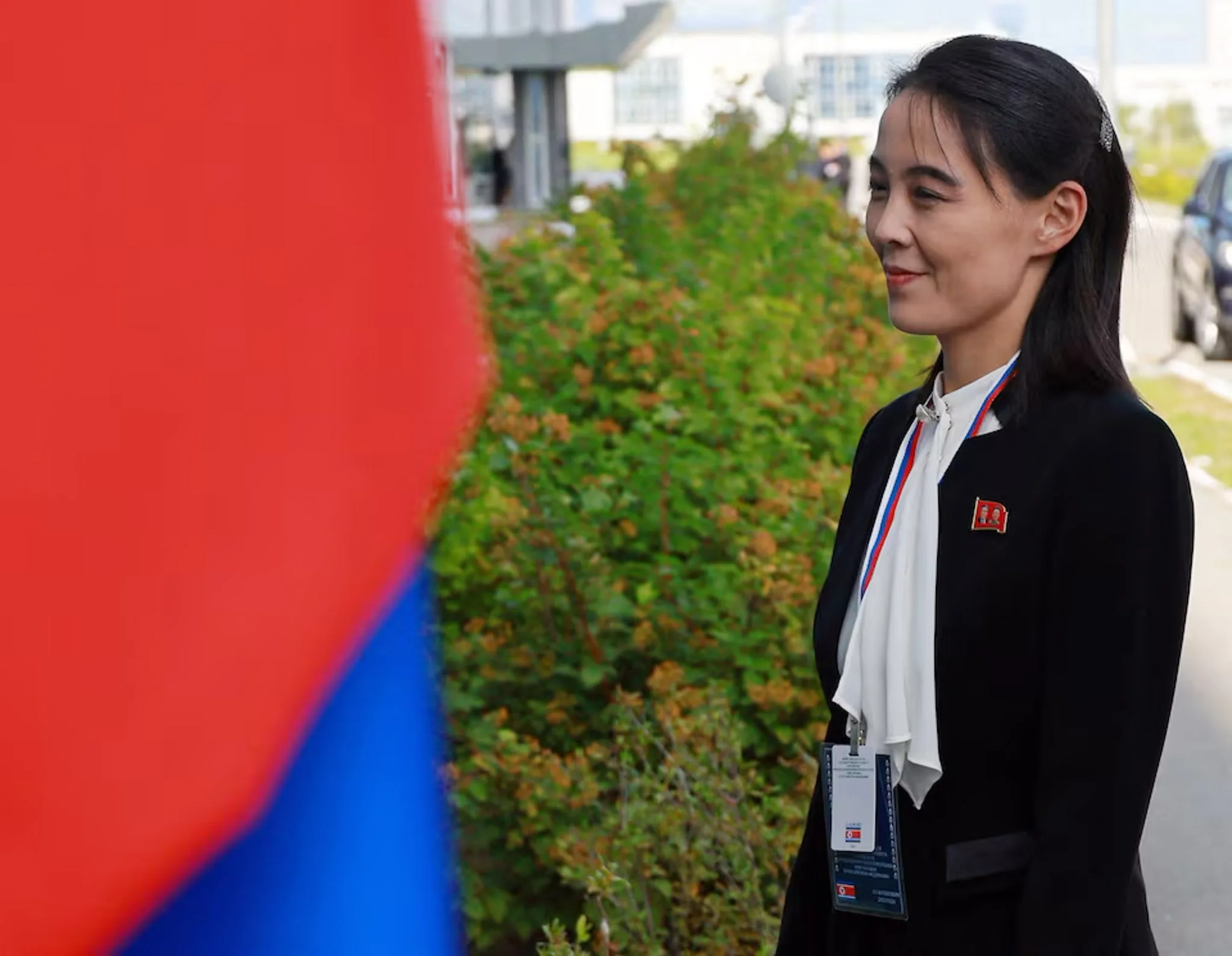 Kim Yo Jong, hermana del líder de Corea del Norte, Kim Jong Un, llega al cosmódromo de Vostochny antes de la reunión entre el presidente ruso, Vladímir Putin, y el líder de Corea del Norte, Kim Jong Un, en la región de Amur, en el extremo oriental de Rusia, el 13 de septiembre de 2023. Créditos: Sputnik Vladímir Smirnov.