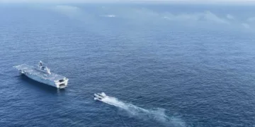 Regreso del grupo de tareas del portaaviones Liaoning a Qingdao el 22 de junio tras más de 40 días de entrenamiento orientado al combate en el Mar del Sur de China y el Pacífico Occidental. Créditos: Armada de China.