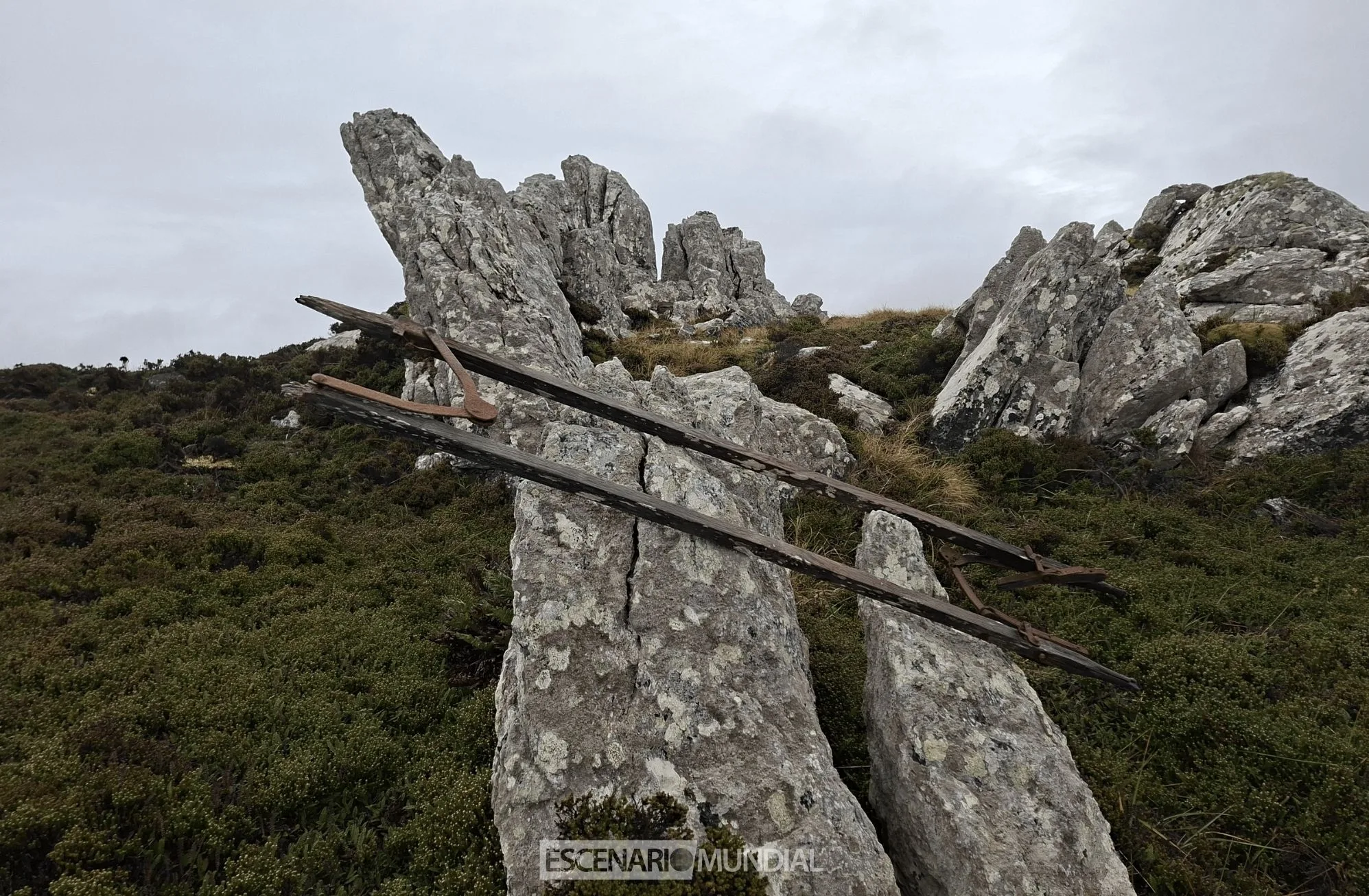 Restos de la guerra de Malvinas en Monte Harriet, Islas Malvinas. Crédito: Alejo Sanchez Piccat / Escenario Mundial