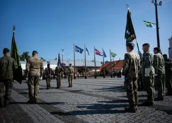 El Ministerio de Defensa de Estonia informa que el Cuerpo Germano-Holandés (1GNC) asumió el 30 de junio de 2026, el mando táctico de las fuerzas terrestres de Estonia y Letonia en la frontera de Valga-Valka. Créditos: Ministerio de Defensa de Estonia.