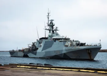 HMS Medway en la operación desde las Islas Malvinas a Tristan da Cunha. Crédito: BFSAI