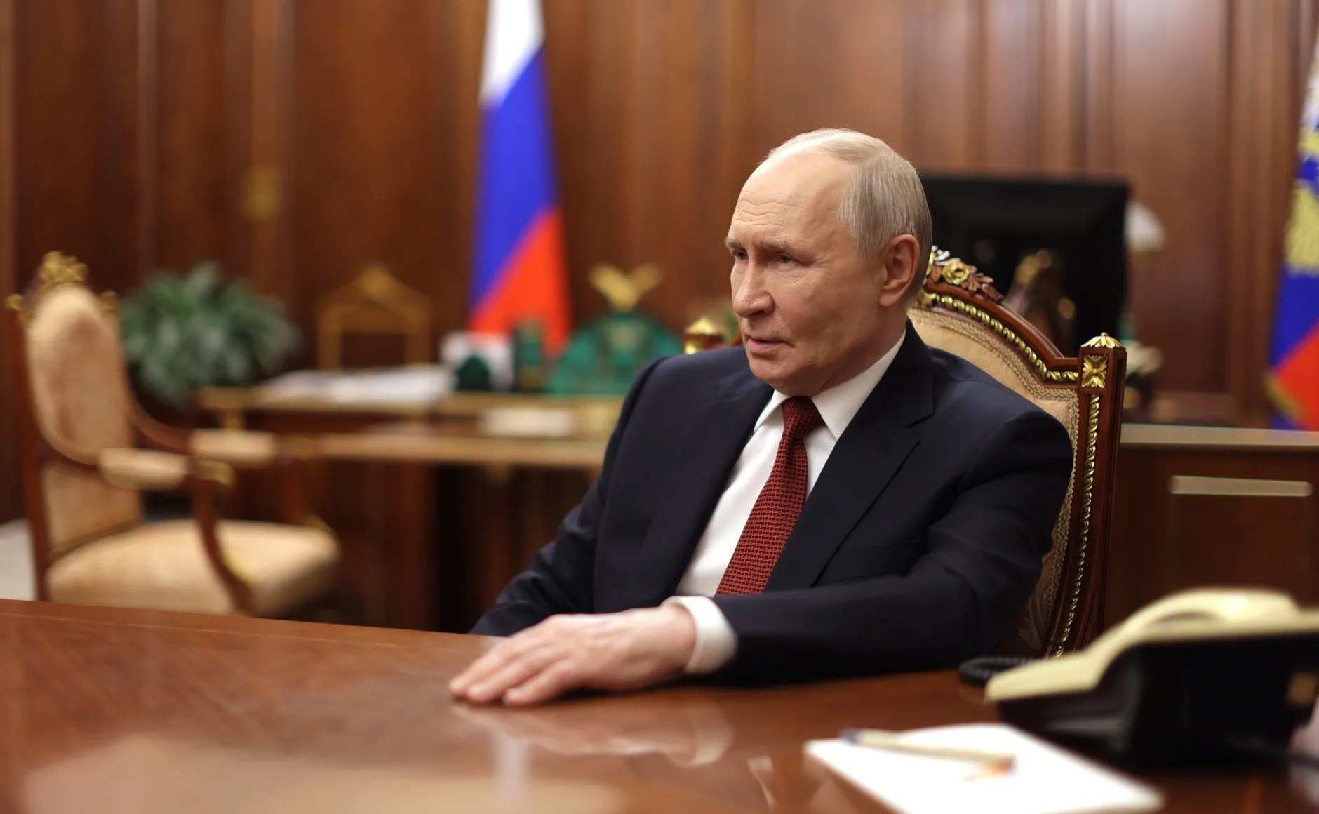 MFA Russia cita al presidente Putin reaccionando a una declaración de líderes de la UE que elogian el "uso innovador de drones" por parte de Ucrania, cuestionando si también aprueban el ataque con drones a un dormitorio estudiantil en Starobelsk. Créditos: MFA Russia.