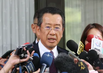 El ministro de Defensa, Wellington Koo, habla con la prensa. Créditos: CNA.
