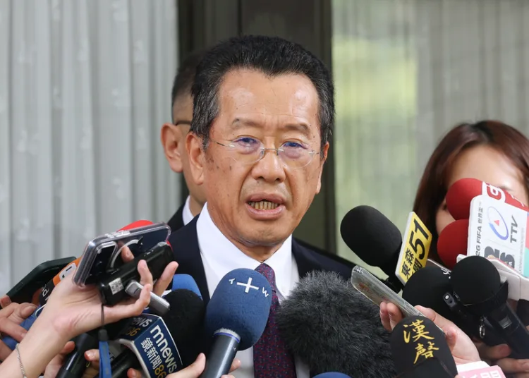 El ministro de Defensa, Wellington Koo, habla con la prensa. Créditos: CNA.