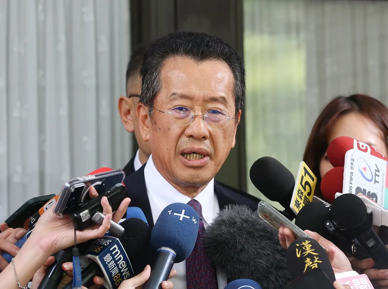 El ministro de Defensa, Wellington Koo, habla con la prensa. Créditos: CNA.