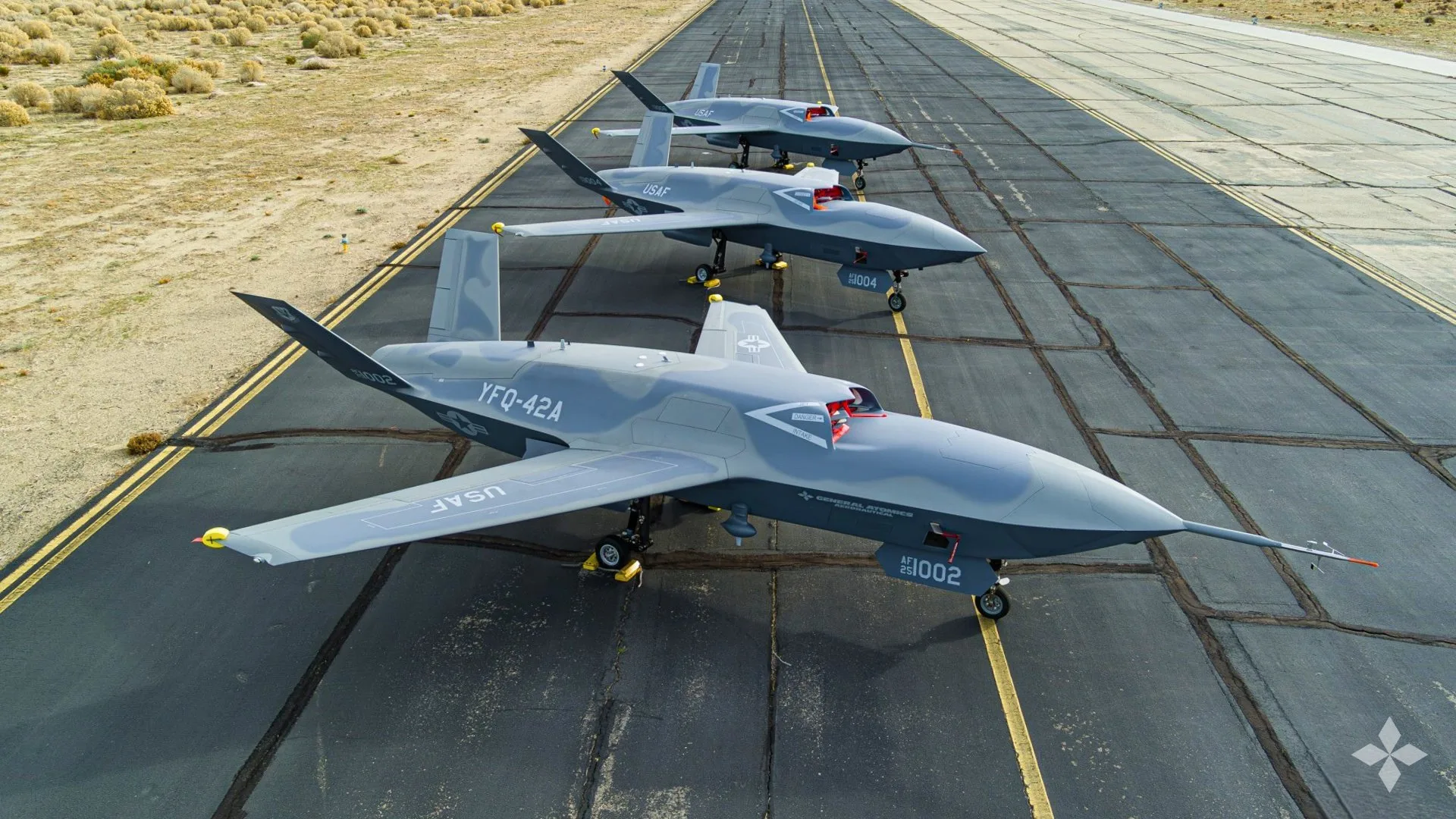 Tres prototipos YFQ-42A, un avión de combate colaborativo no tripulado (CCA) para la Fuerza Aérea de EE.UU. Créditos: GA-ASI.
