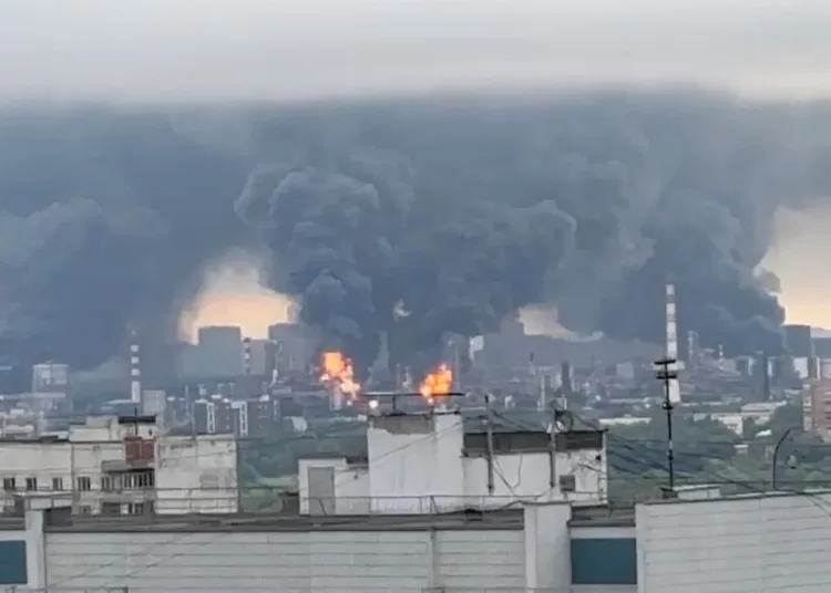 Imagenes del ataque a la refineria en el interior de Rusia. Crédito: redes sociales
