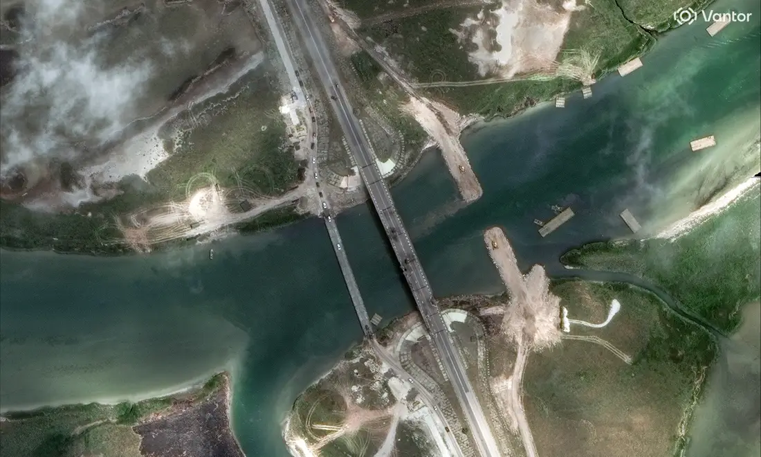 Daño al Puente de Henichesk, 23 de junio de 2026. Imagen satelital ©2026 Vantor