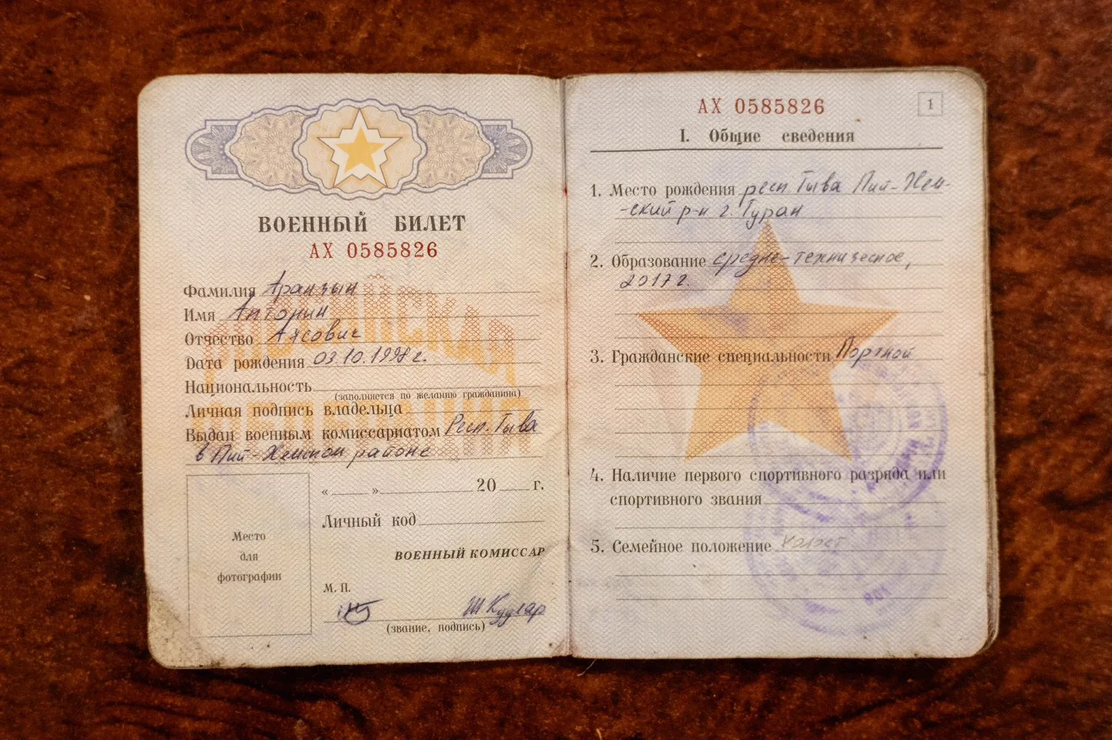 Carnet militar ruso que identifica a uno como originario de la República de Tuva, no de Corea del Norte.Créditos: Osint Warfare.
