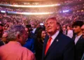 El presidente Donald J. Trump asiste al tercer partido de las finales de la NBA en el Madison Square Garden de Nueva York. Galería de la Casa Blanca.