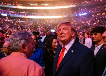 El presidente Donald J. Trump asiste al tercer partido de las finales de la NBA en el Madison Square Garden de Nueva York. Galería de la Casa Blanca.