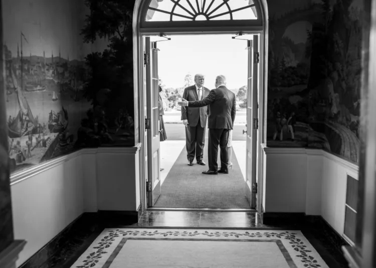 El presidente Donald J. Trump da la bienvenida al primer ministro israelí, Benjamin Netanyahu, a la Casa Blanca. Créditos: Galería de la Casa Blanca.