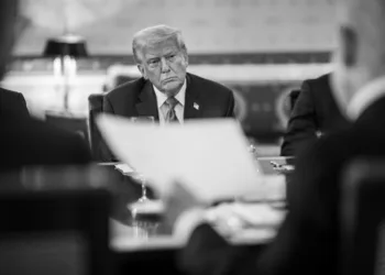 El presidente Donald J. Trump da la bienvenida al primer ministro israelí, Benjamin Netanyahu, a la Casa Blanca. Créditos: Galería de la Casa Blanca.