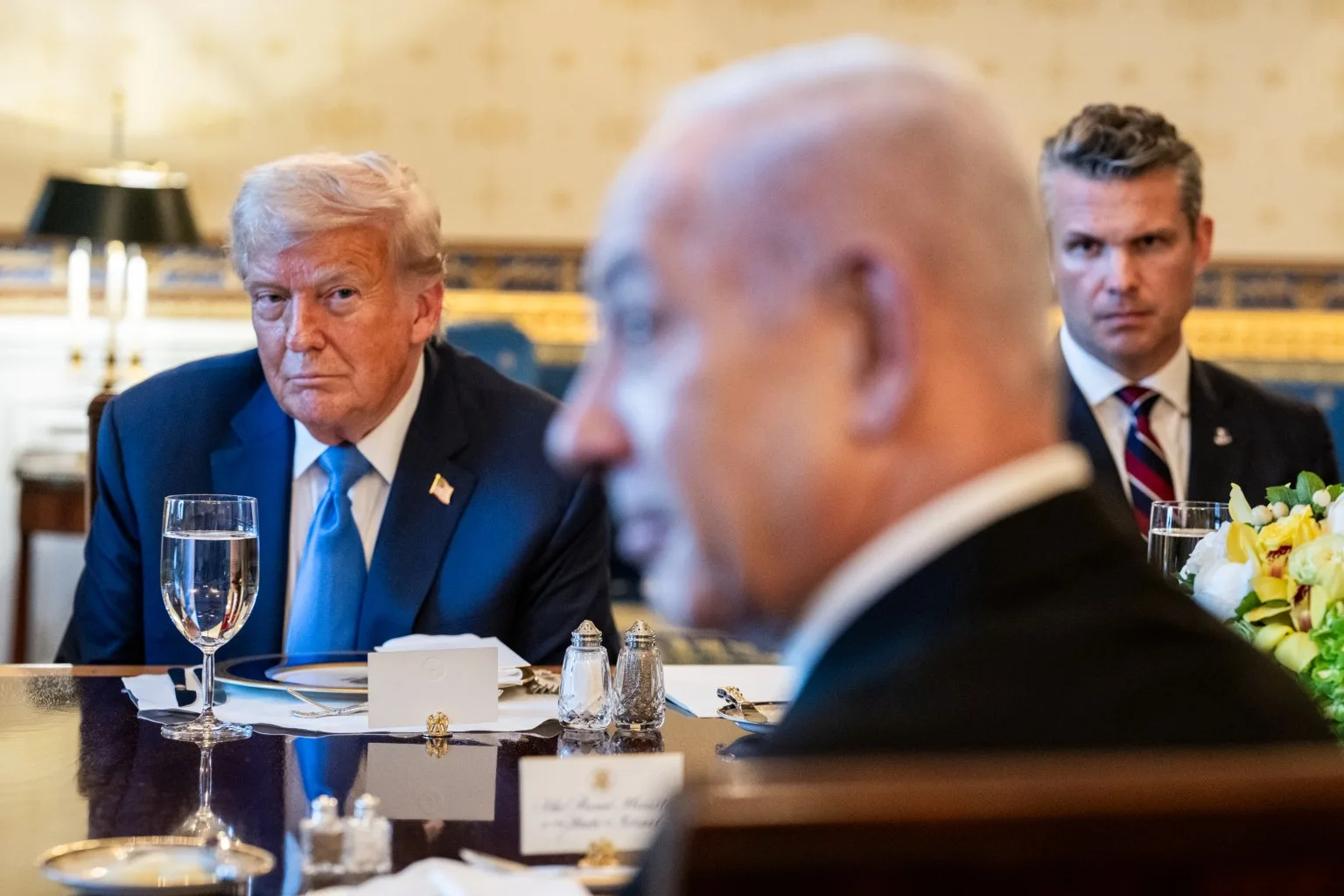 El presidente Donald J. Trump da la bienvenida al primer ministro israelí, Benjamin Netanyahu, a la Casa Blanca. Créditos: Galería de la Casa Blanca.