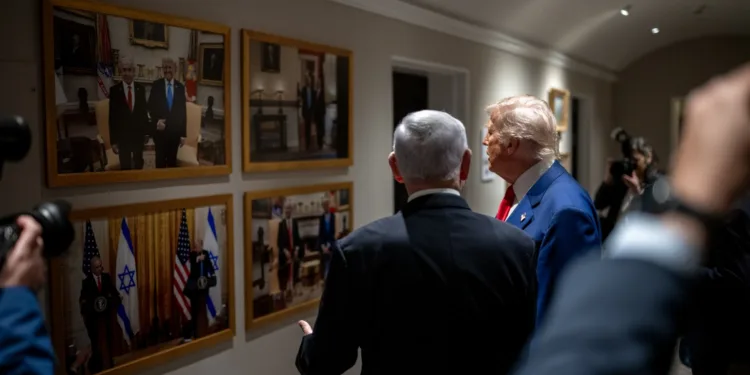 Trump confirmó que llamó a Netanyahu “fucking crazy” durante una tensa llamada telefónica, diciendo que no estaba “enojado” sino “perturbado” por las acciones del Primer Ministro en Líbano. Créditos: AF Post.