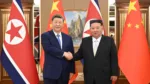 Xi Jinping es recibido por Kim Jong Un en su viaje a Corea del Norte. Crédito: The Times