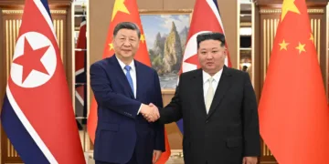 Xi Jinping es recibido por Kim Jong Un en su viaje a Corea del Norte. Crédito: The Times