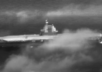 El Ministerio de Defensa Nacional declaró hoy que detectó al portaaviones Fujian (CV-18) del Partido Comunista Chino transitando por el estrecho de Taiwán. Las Fuerzas Armadas de la República de China emplearon métodos conjuntos de inteligencia, vigilancia y reconocimiento para monitorear de cerca todo el proceso y seguir sus movimientos. Créditos: Ministerio de Defensa de Taiwán.
