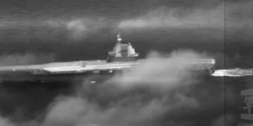 El Ministerio de Defensa Nacional declaró hoy que detectó al portaaviones Fujian (CV-18) del Partido Comunista Chino transitando por el estrecho de Taiwán. Las Fuerzas Armadas de la República de China emplearon métodos conjuntos de inteligencia, vigilancia y reconocimiento para monitorear de cerca todo el proceso y seguir sus movimientos. Créditos: Ministerio de Defensa de Taiwán.