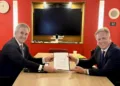 Quirno entregó la carta de intención para la adhesión de Argentina al CPTPP. Crédito: Quirno via X