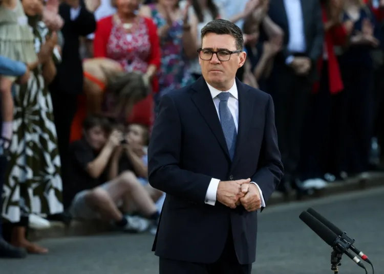 El recién nombrado Primer Ministro de Gran Bretaña, Andy Burnham, pronuncia un discurso frente al número 10 de Downing Street tras asumir el cargo, en Londres, Gran Bretaña, el 20 de julio de 2026. Temilade Adelaja/Reuters