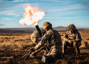 Final de la rotación del 5 RIFLES del Ejército Británico como Compañía de Infantería de Roulement en las Islas Malvinas, con entrenamiento de fuego real de morteros, francotiradores y ametralladoras durante el Ejercicio Cape Upholder. Créditos: Defence Operations.