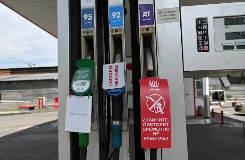 Boquillas de bomba de combustible fuera de servicio en Rostov del Don, Rusia, 23 de junio de 2026. Créditos: Sergey Pivovarov vía Reuters.