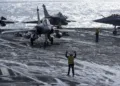 Rafale Marine de la Flottille 11F en la cubierta de un portaaviones. Créditos: Marine nationale.