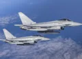 El Ministerio de Defensa del Reino Unido anunció la extensión de un contrato de £205 millones con QinetiQ para mantener la flota de cazas Typhoon de la RAF en condiciones operativas, el 19 de enero de 2026. Créditos: Ministerio de Defensa del Reino Unido.