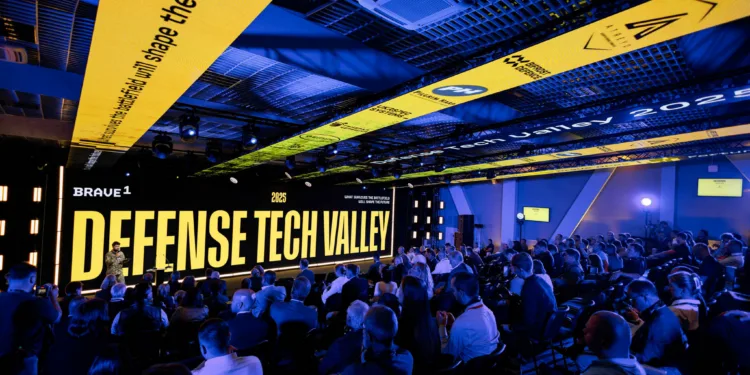 BRAVE1 anunció el aplazamiento del Defense Tech Valley previsto para el 16-17 de septiembre en Lviv tras un ataque con misiles en la región de Kiev que causó pérdidas graves en la comunidad de innovación de defensa. Créditos: BRAVE1.