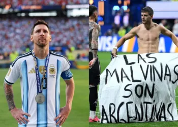 Messi despues de la final del Mundial 2026 y los jugadores de la selección con la bandera "Las Malvinas son Argentinas". Crédito: archivo