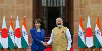 La primera ministra japonesa, Sanae Takaichi, y su homólogo indio, Narendra Modi, asisten a una rueda de prensa conjunta en la Casa Hyderabad en Nueva Delhi, India, el 2 de julio de 2026. Créditos: X (@narendramodi)